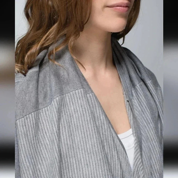 Lululemon Iconic Sweater WrapHeathered Medium Grey / Heathered Light Grey - Picture 4 of 9
